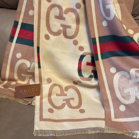 NWT Gucci throw shall. Super soft. 72 inches long extremely soft perfect conditi - Picture 2 of 9
